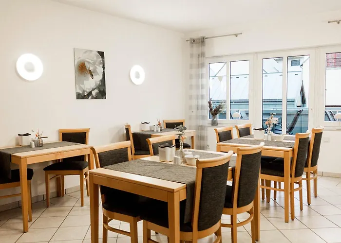 招待所 Gaestehaus Kiebel 3*